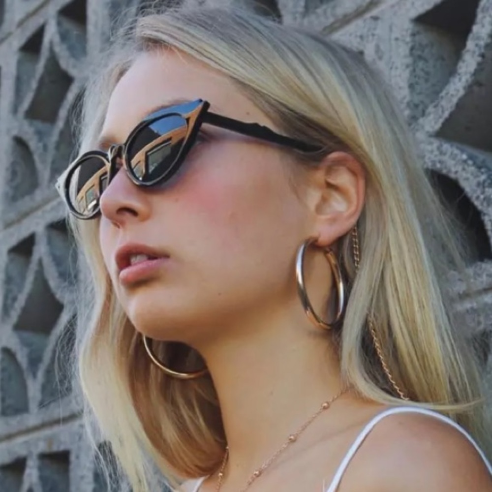 NEW!💙💎MODERN! BIG BRIGHT BOLD HOOPS!💎💙SILVERY! - Picture 6 of 8